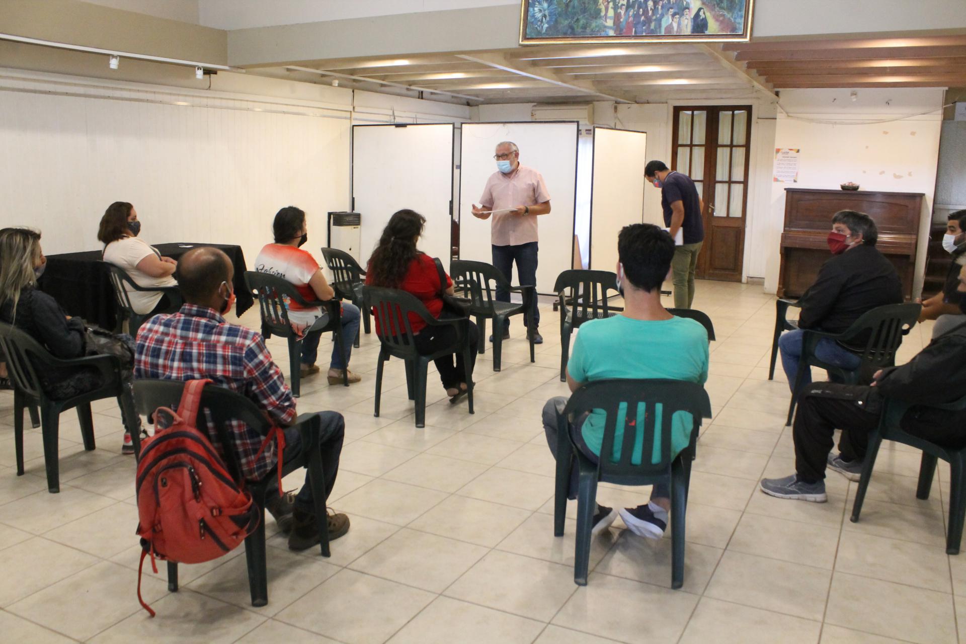 REUNIN DEL MUNICIPIO CON REFERENTES VECINALES PARA ORGANIZAR LA ENTREGA DE AGUA A LOS BARRIOS 