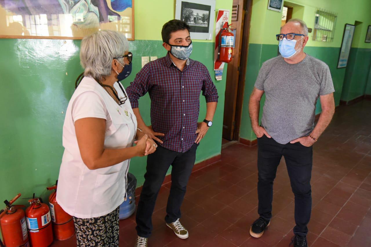 EL MUNICIPIO PRESENTE EN LAS ESCUELAS ANTES DEL INICIO DE CLASES