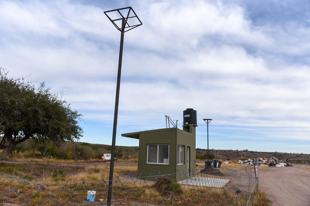 Obras Pblicas: instalan nuevas luminarias en el basural