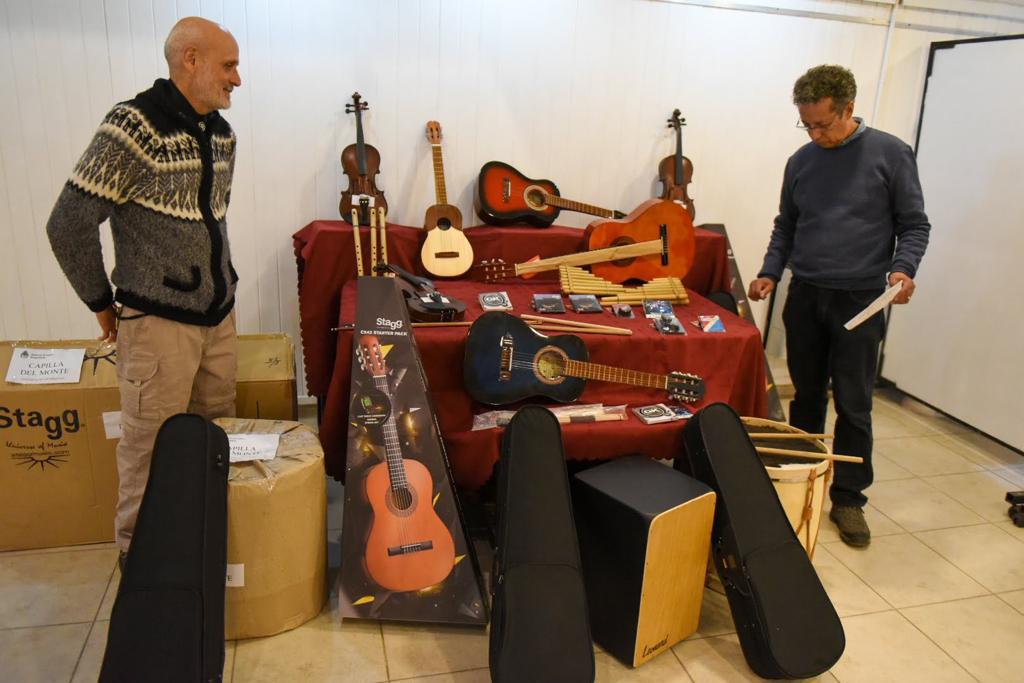 EL MUNICIPIO RECIBI NUEVOS INSTRUMENTOS PARA LA ORQUESTA MUNICIPAL DEL QUEBRACHAL