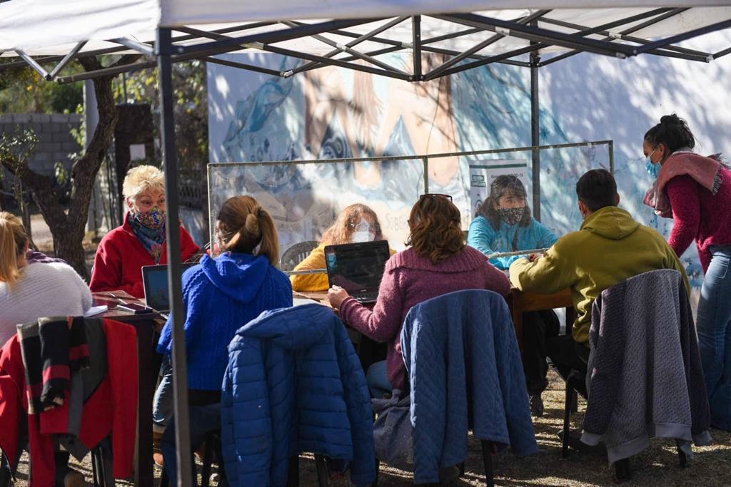 JUNTO A LOS VECINOS: ASISTENCIA EN LAS GEMELAS PARA INSCRIPCIONES PARA VACUNACIONES, TRMITES DE ANSES Y CIUDADANO DIGITAL