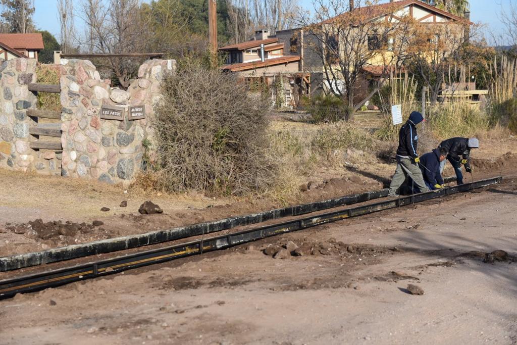 CONTINA LA OBRA DE CORDN CUNETA EN BARRIO VALENTI