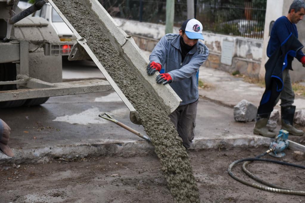 AVANZA EL TRABAJO EN OBRAS VIALES Y PUESTA EN VALOR DEL PAISAJE URBANO 