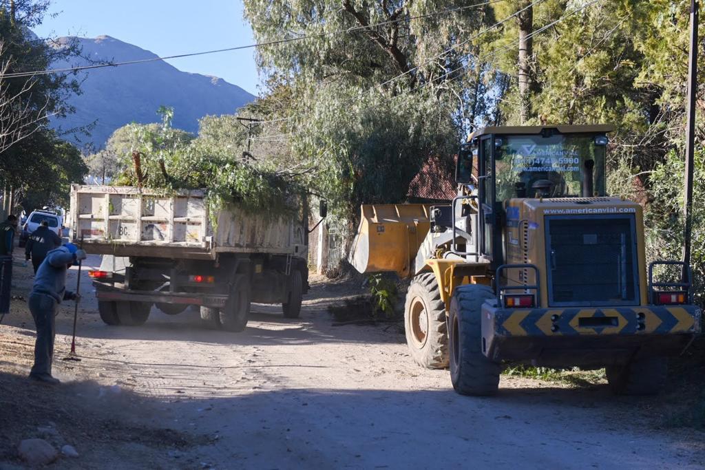 LIMPIEZA Y PODA EN BARRIO SAN MARTN