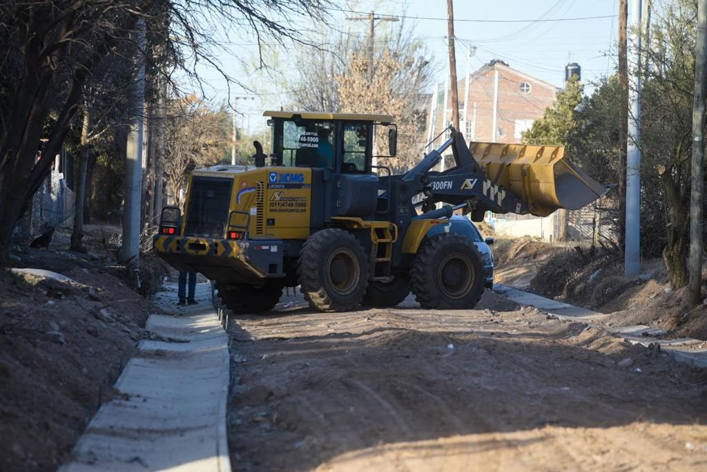 AVANZAN LA OBRA DE CORDN CUNETA  EN BARRIO LAS FLORES 