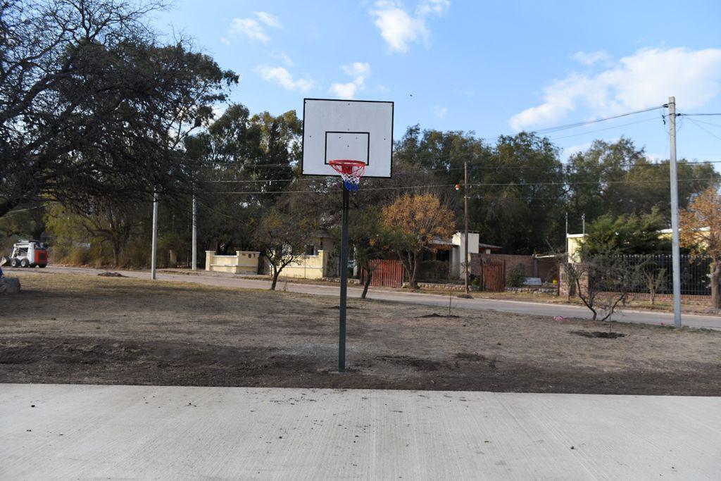 CONTINA LA CONSTRUCCIN DEL PLAYN DEPORTIVO EN BARRIO VILLA BALUMBA