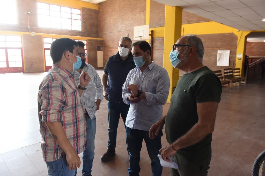 EL MUNICIPIO LLEGA CON OBRAS Y MOBILIARIO A LAS ESCUELAS PBLICAS DE CAPILLA DEL MONTE