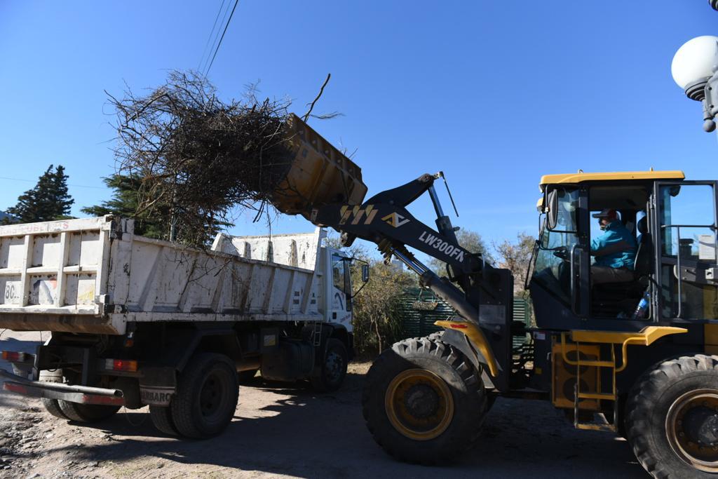 EL MUNICIPIO REFUERZA LA LIMPIEZA URBANA EN BARRIO LAS GEMELAS