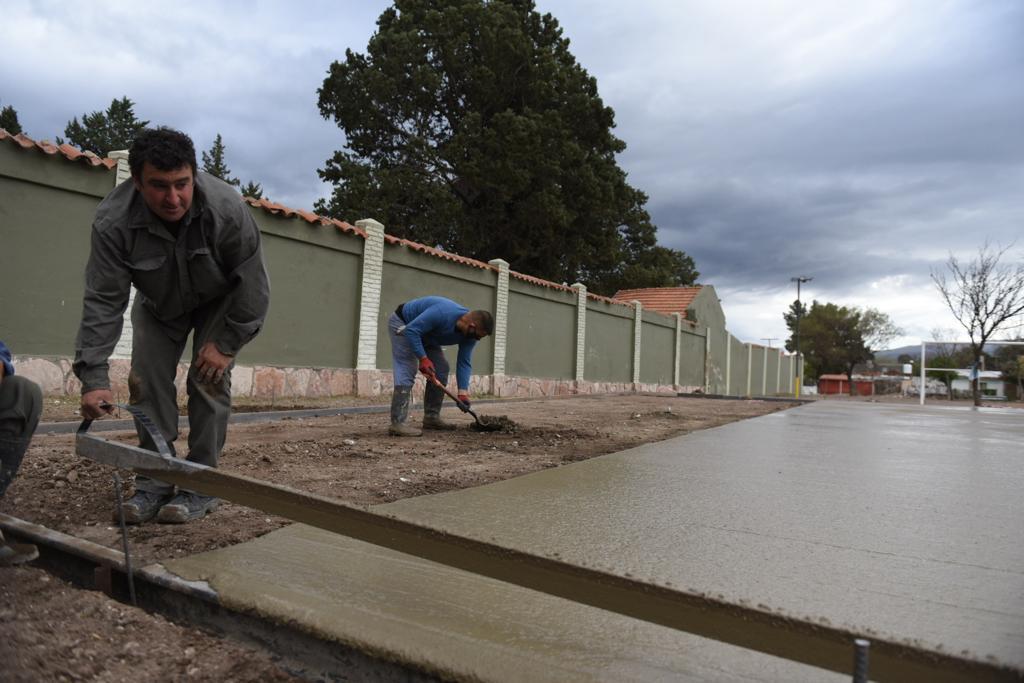 AVANZAN LOS PLAYONES DEPORTIVOS EN LAS PLAZAS CAPILLENSES