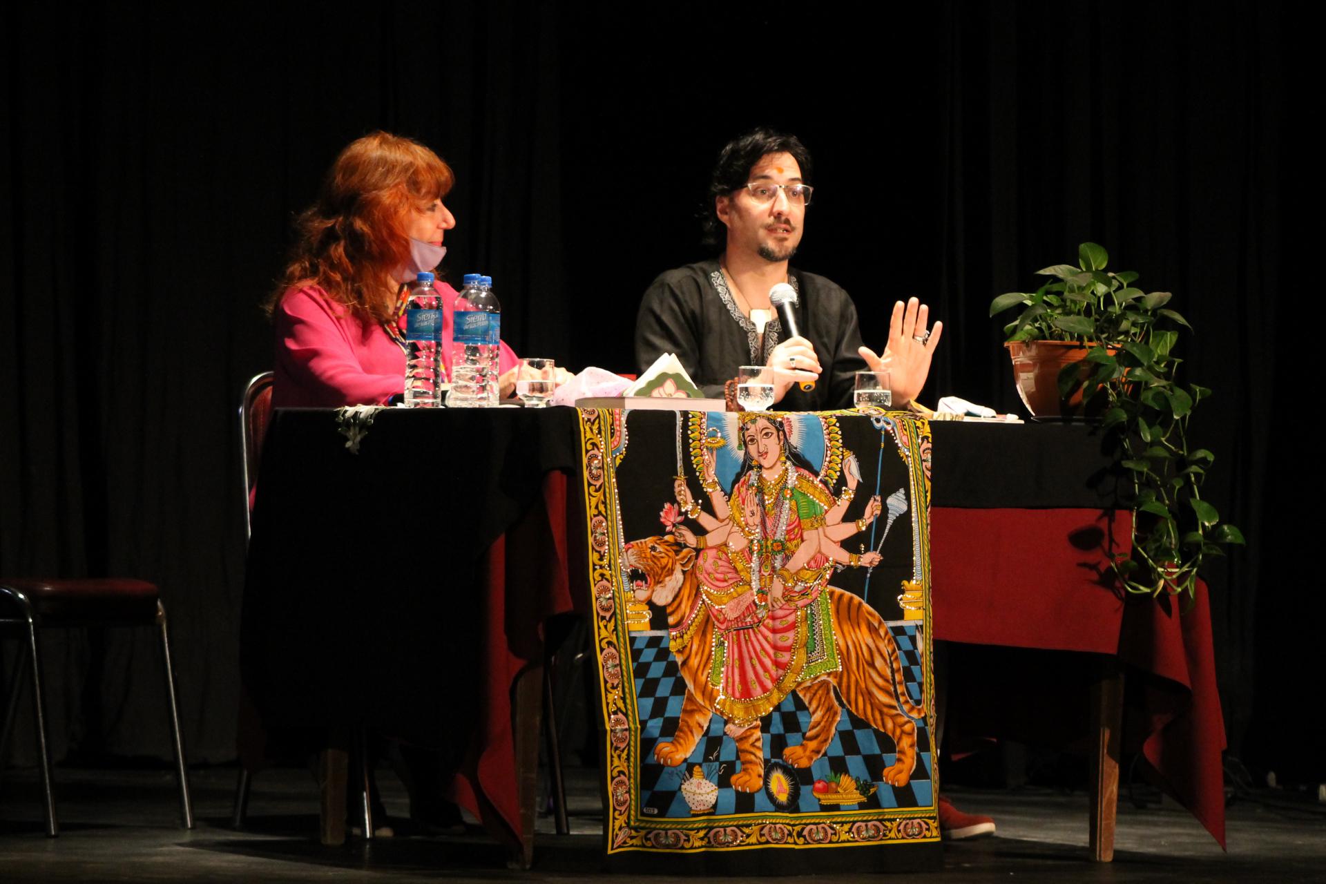 LUDOVICA SQUIRRU PRESENT SU NUEVO LIBRO EN EL CINE TEATRO ENRIQUE MUIO