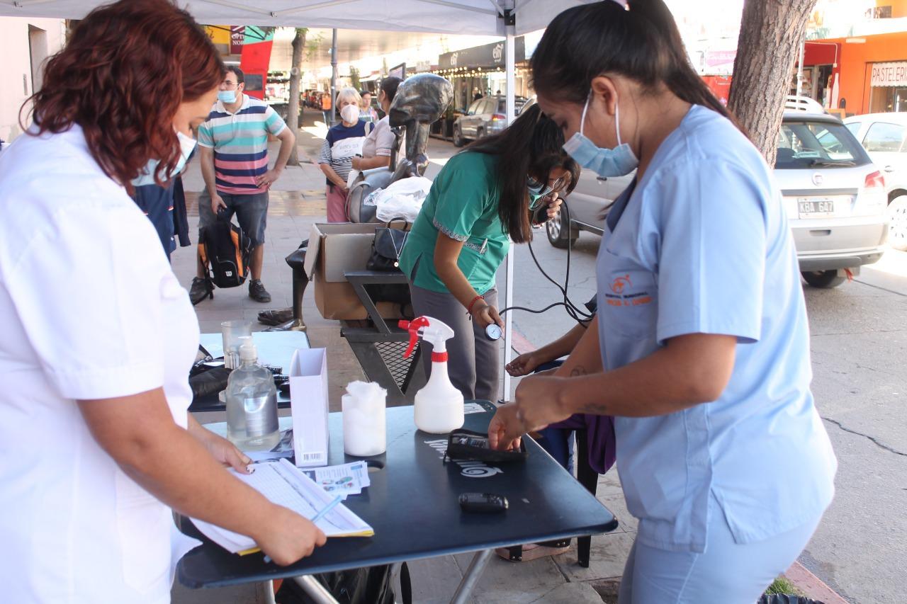 SEMANA DE LA DIABETES: EL MUNICIPIO REALIZA CONTROLES PREVENTIVOS EN LA VA PBLICA