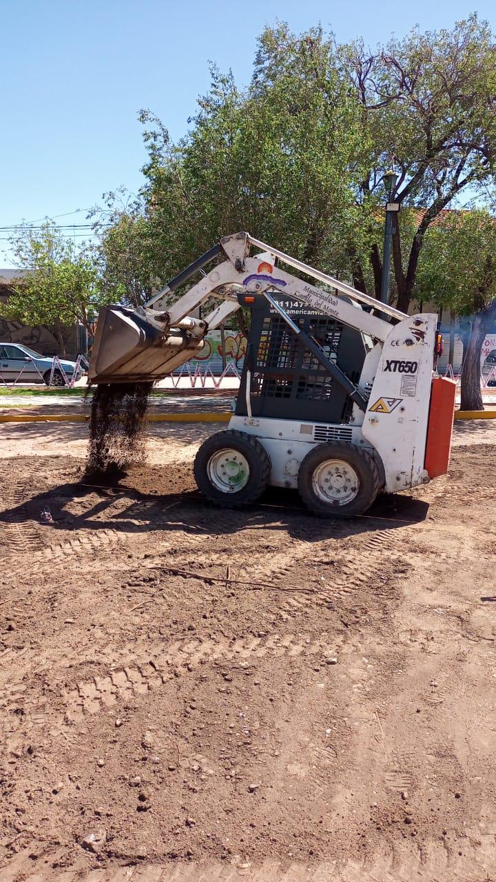 EL MUNICIPIO PREPARA LA INSTALACIN DE LOS NUEVOS JUEGOS DE LA PLAZA SAN MARTN