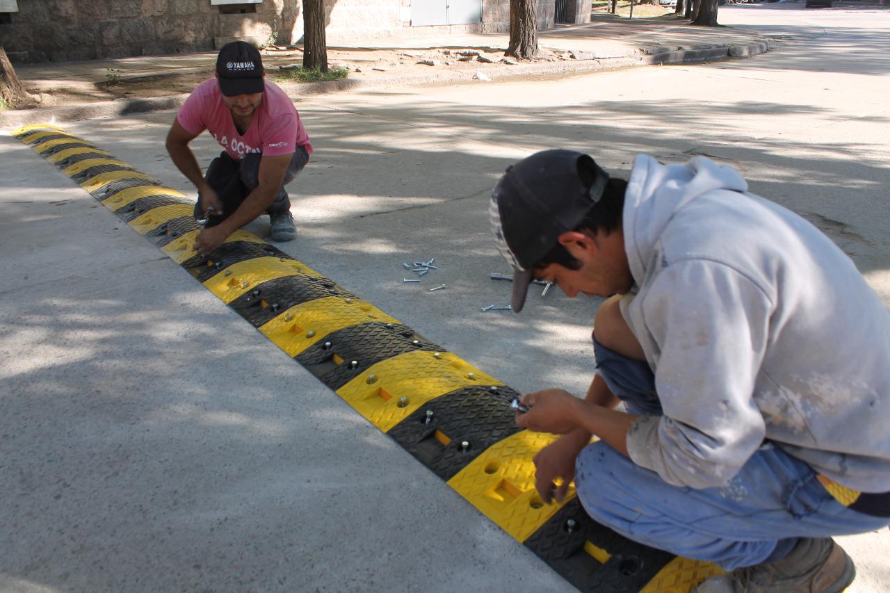 NUEVOS REDUCTORES DE VELOCIDAD EN BARRIO CENTRO 