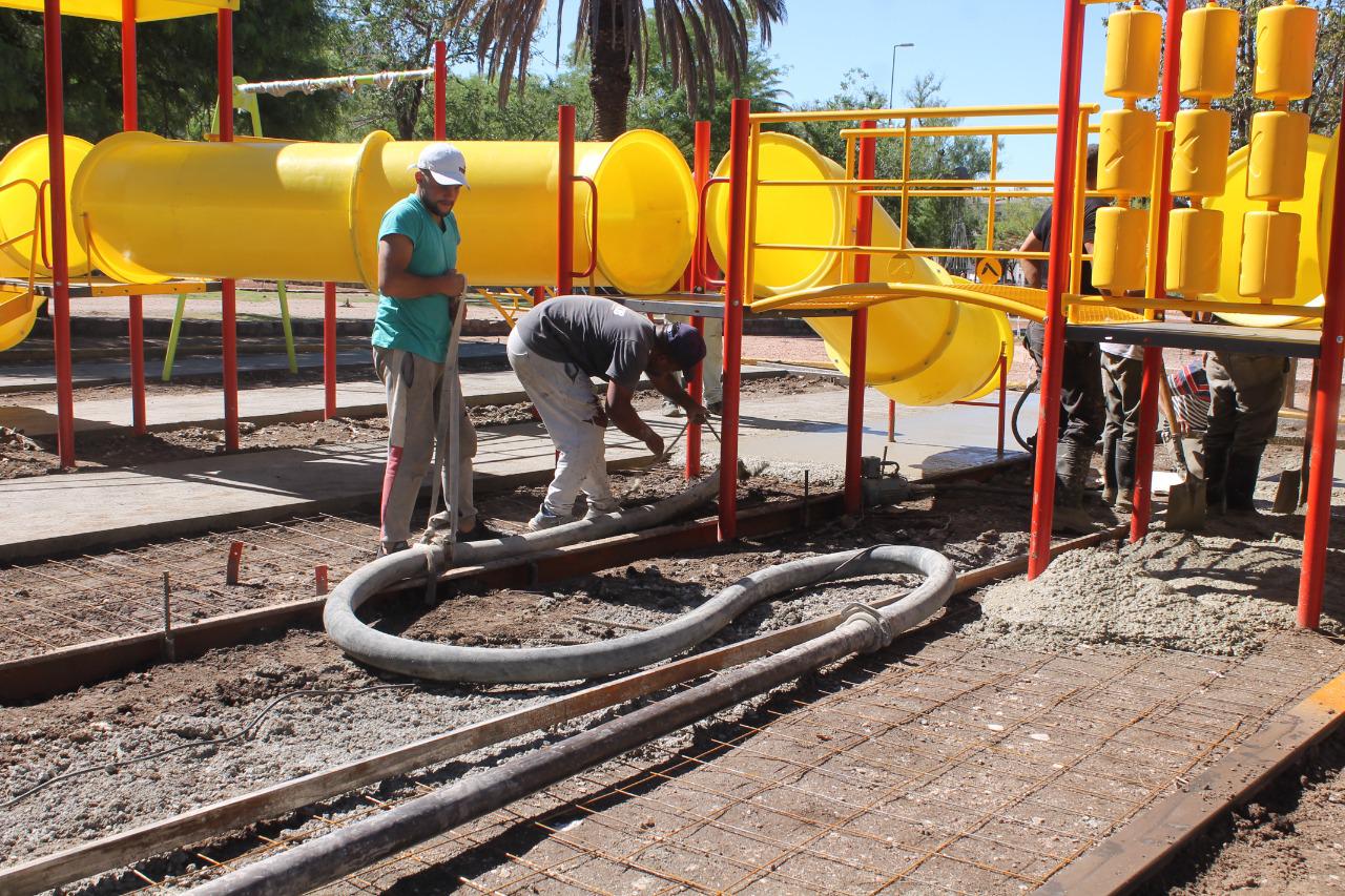 AVANZA LA INSTALACIN DE JUEGOS EN PLAZA SAN MARTN