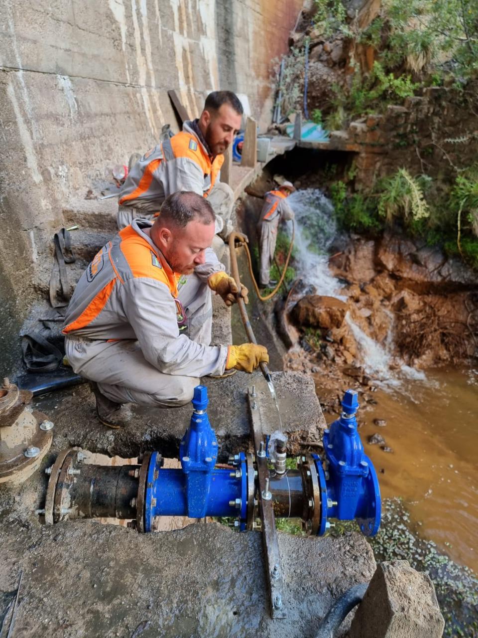 QUED EN FUNCIONAMIENTO LA NUEVA VLVULA DEL DIQUE LOS ALAZANES