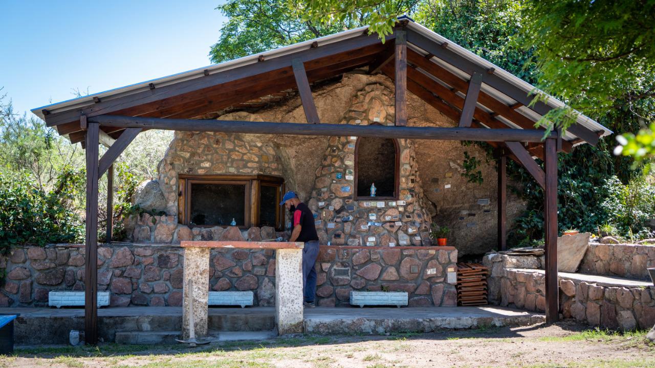 AVANZA LA RECONSTRUCCIN DE LA GRUTA DE LA MEDALLA MILAGROSA