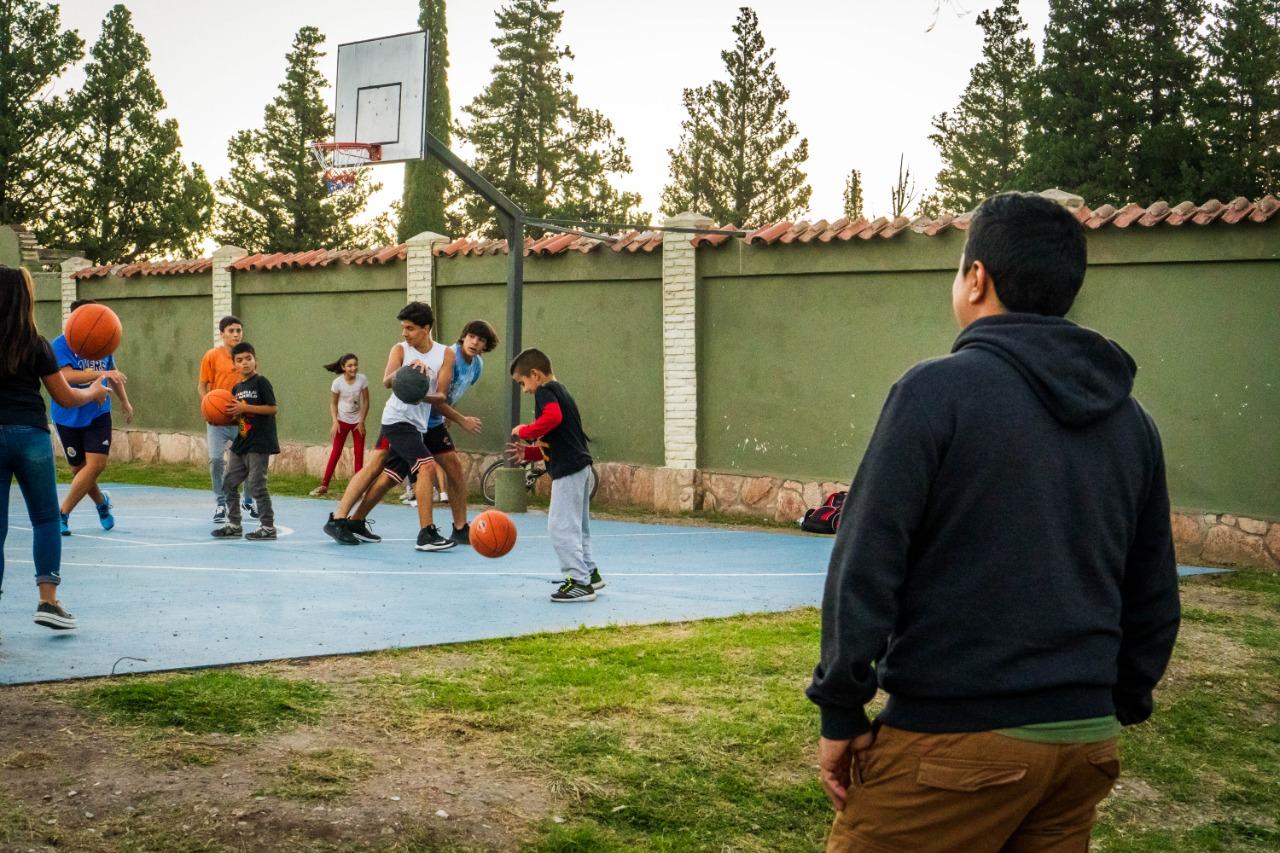 TARDE DE ENCUENTRO CON LAS FAMILIAS DE BARRIO ARGENTINO  IPV EN PLAZA DR. RIBERO