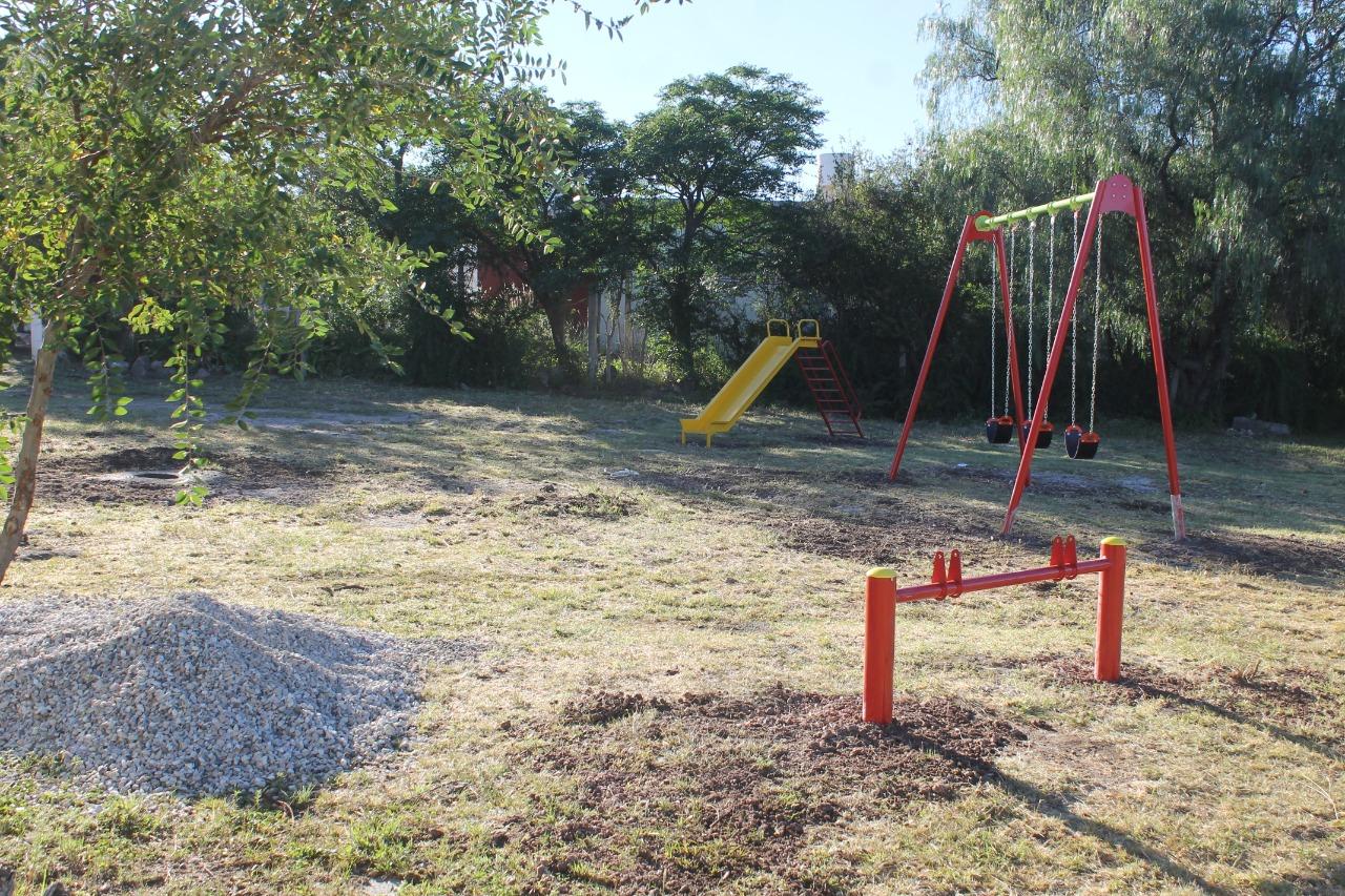 LIMPIEZA, JUEGOS Y NUEVAS LUMINARIAS EN EL CENTRO VECINAL EL ZAPATO