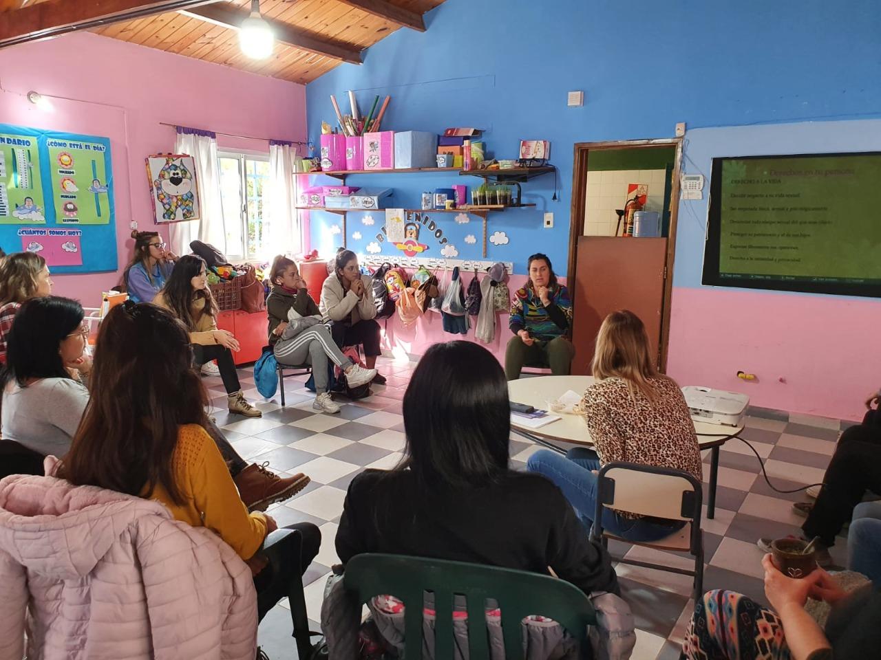 CHARLA TALLER SOBRE DERECHOS DE LA MUJER PARA LAS MAMS DE SALA CUNA