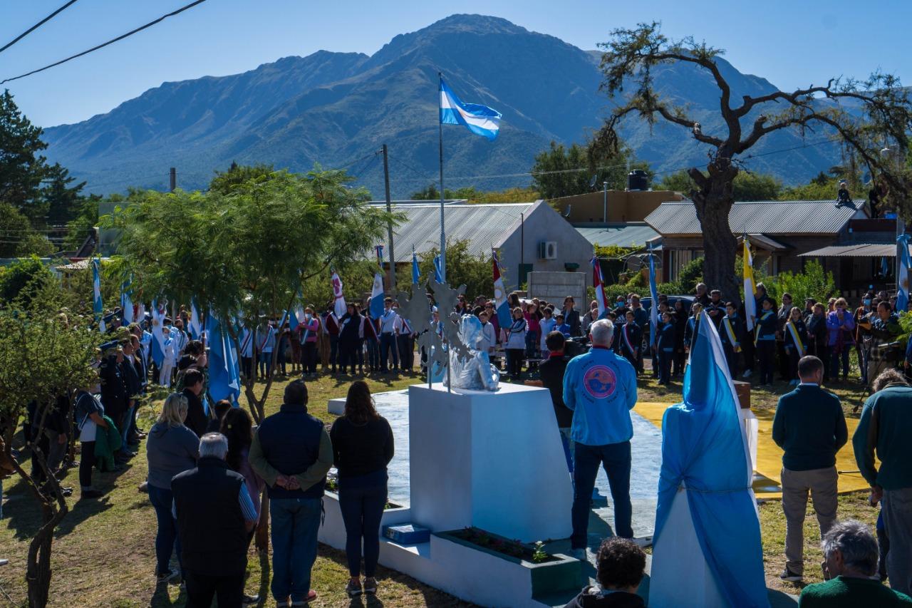 EMOTIVO ACTO A 40 AOS DE LA GESTA DE MALVINAS