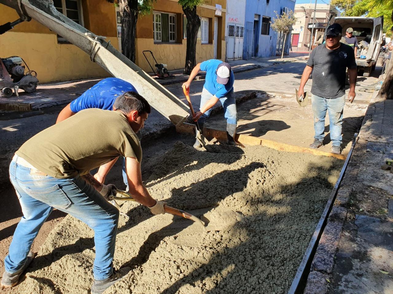 COMENZ EL HORMIGONADO EN LA CALLE 25 DE MAYO