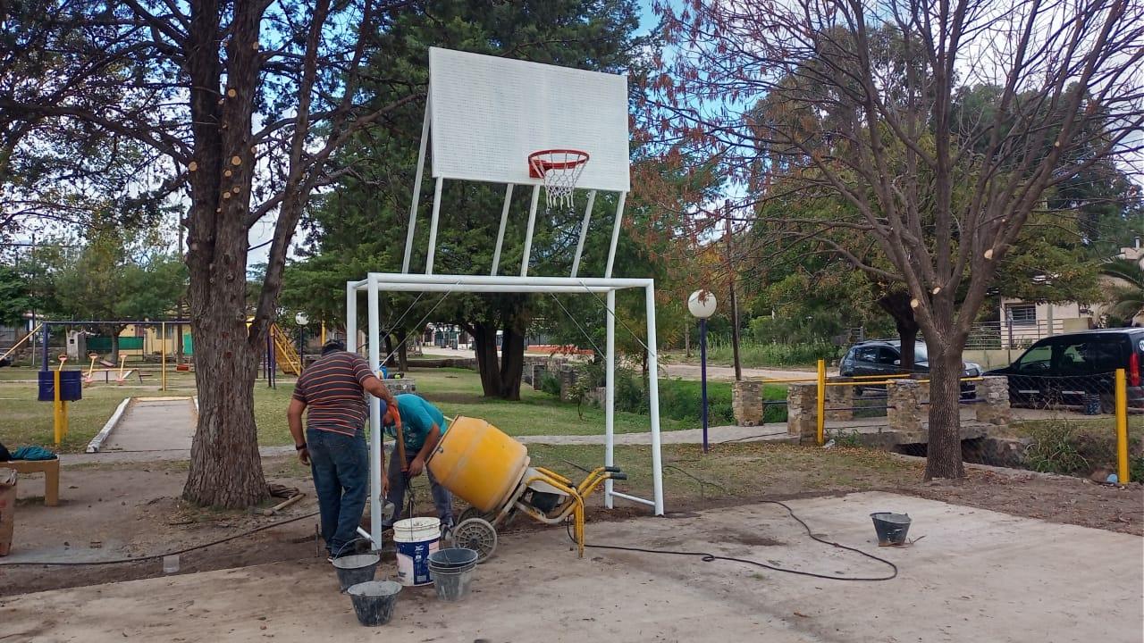 AVANZA LA INSTALACIN DEL PLAYN DEPORTIVO DE LAS FLORES