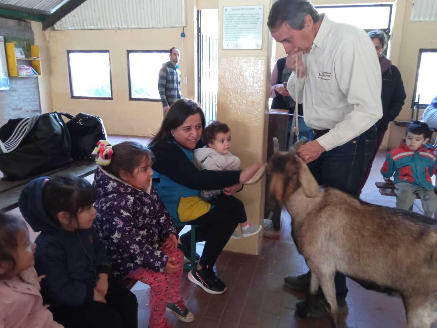 LOS CHICOS DE SALA CUNA VISITARON LA GRANJA EDUCATIVA CASABLANCA