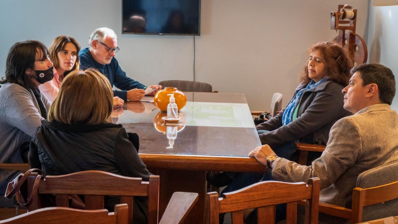 FIRMA DE CONVENIO ENTRE EL MUNICIPIO Y EL INSTITUTO BERNARDO HOUSSAY PARA PROYECTOS EDUCATIVOS