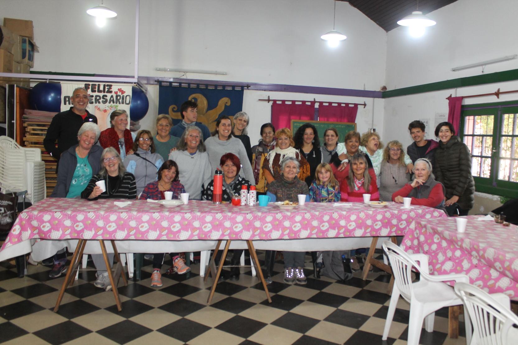 MERIENDA COMPARTIDA PARA ADULTOS MAYORES EN EL CENTRO DE DA JUAN DOMINGO PERN