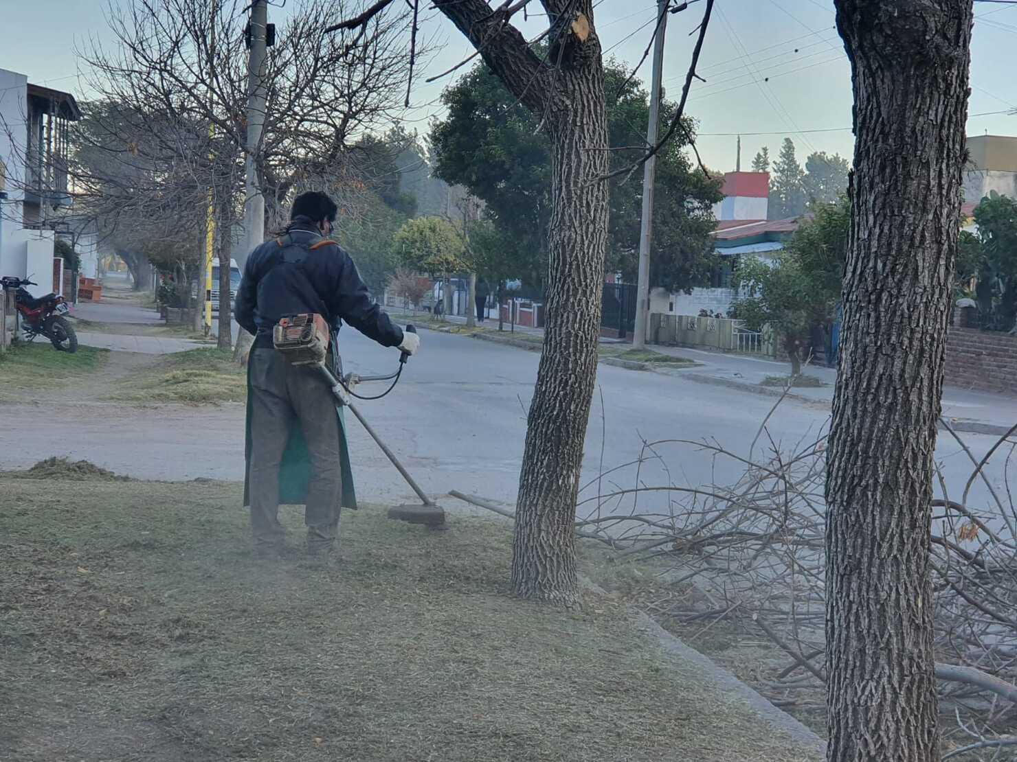 AVANZAN LAS ACCIONES DE LIMPIEZA Y PODA EN CASCO URBANO Y ALREDEDORES