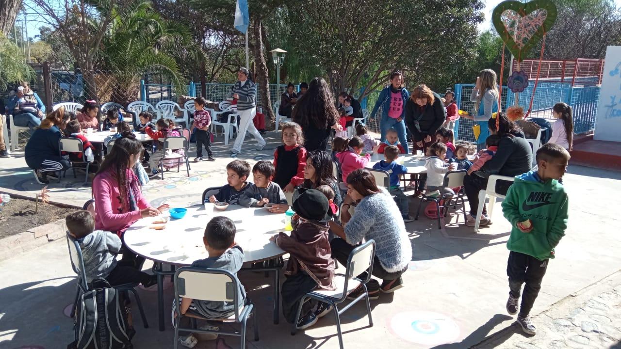 SALA CUNA FESTEJ EL 25 DE MAYO CON LA PEA DE LA FAMILIA