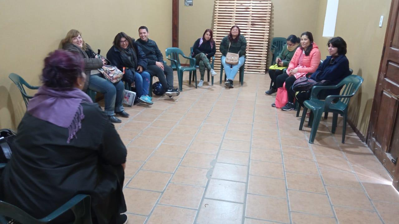 COMENZ EL CURSO DE PELUQUERA 