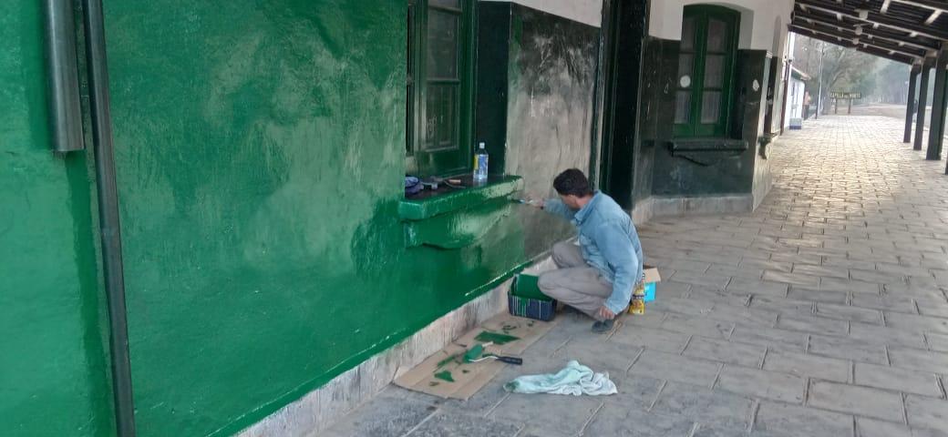 REFACCIN Y PINTURA EN EL EDIFICIO DE LA EX ESTACIN DE TREN 