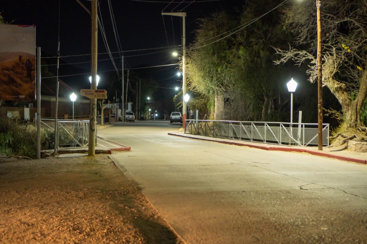 CONTINUAMOS REEMPLAZANDO LAS VIEJAS LUCES DE SODIO POR NUEVAS LUMINARIAS LED