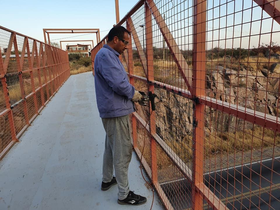 CONTINAN LAS MEJORAS EN EL PUENTE PEATONAL SOBRE LA RUTA 38