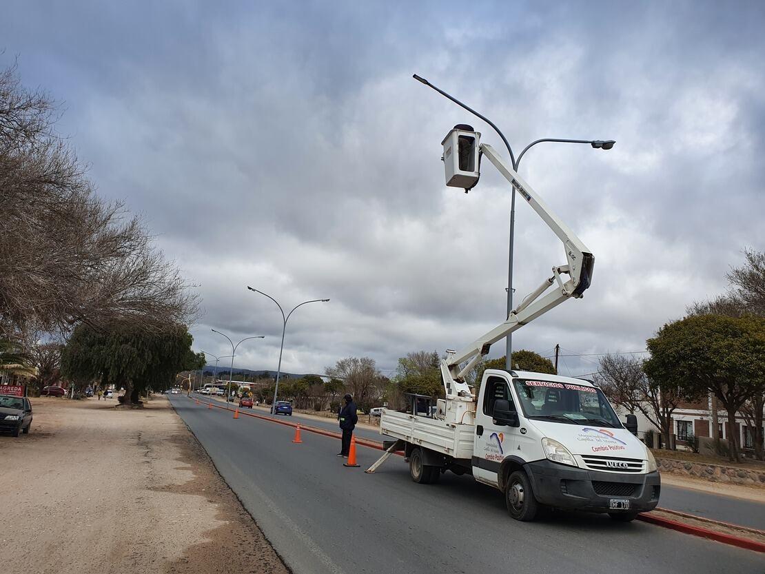 CONTINA LA RENOVACIN DE LUMINARIAS EN LA RUTA 38