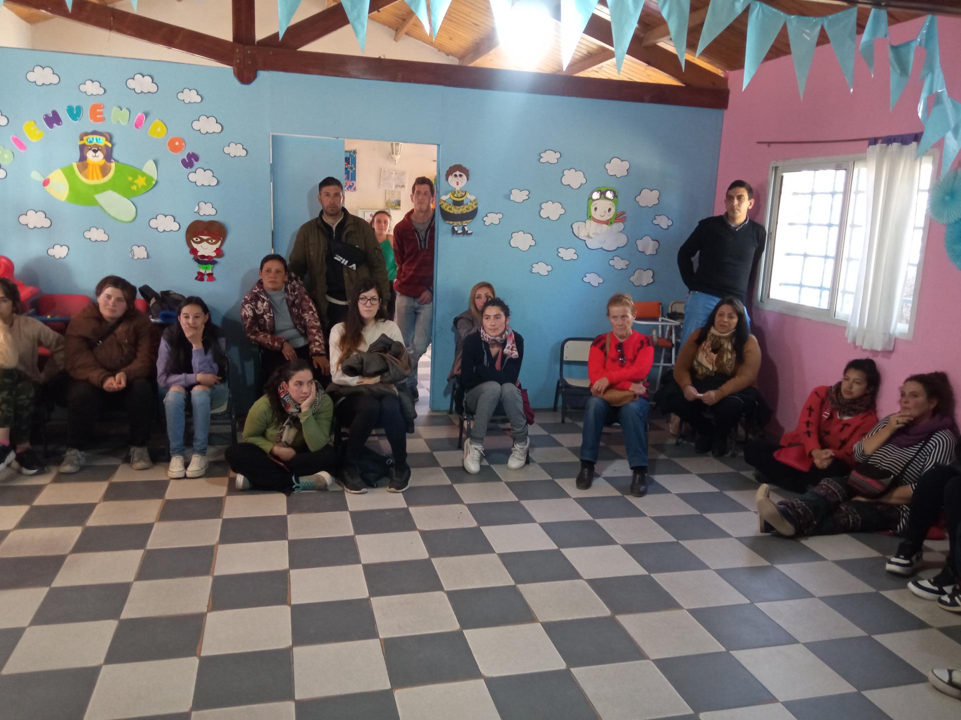 TALLER DE CRIANZA POSITIVA EN EL CENTRO DE CUIDADOS INFANTILES EVA PERN