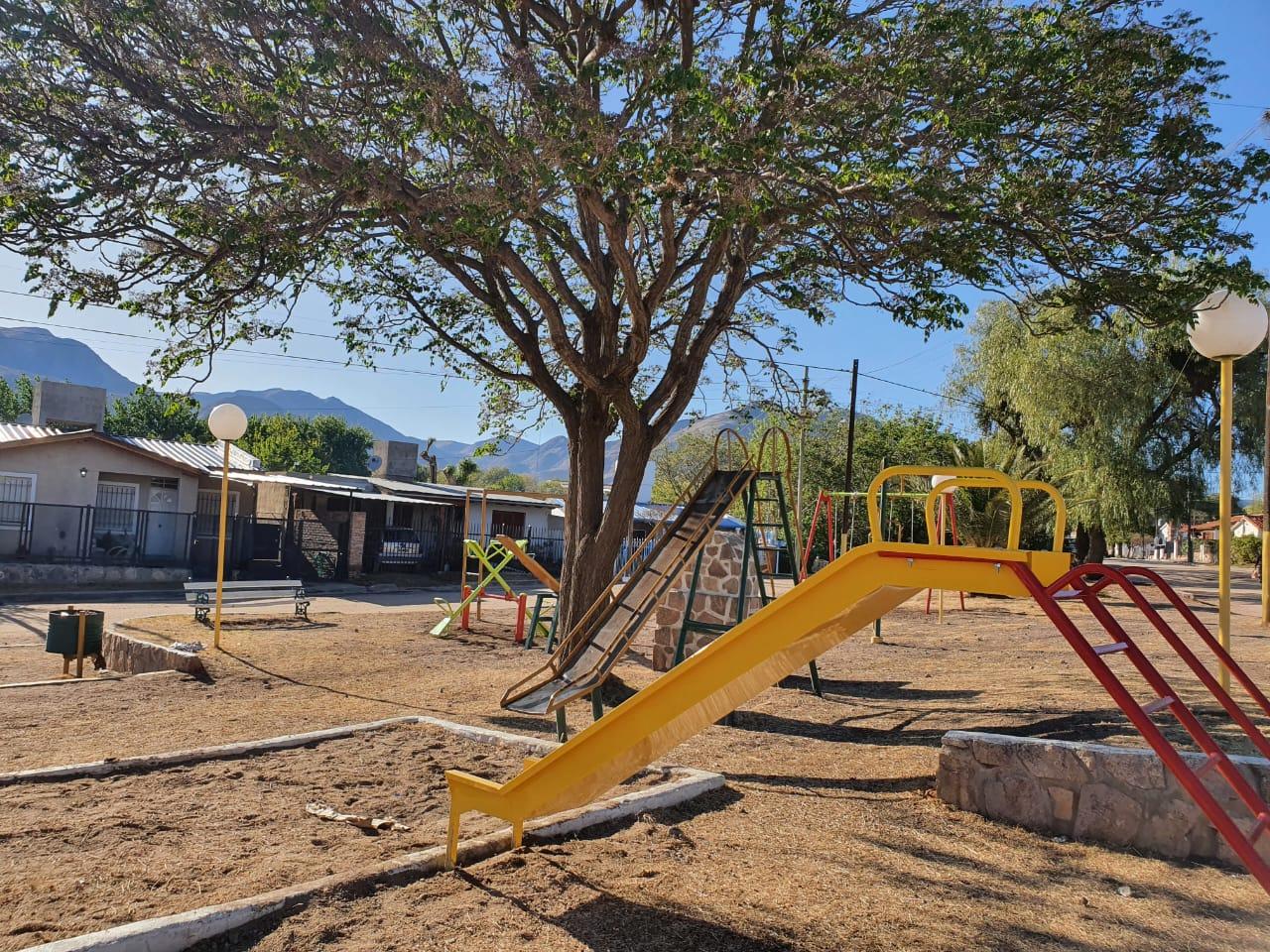 RENOVAMOS EL AREA DE JUEGOS DE LA PLAZA PUMA RIVERO