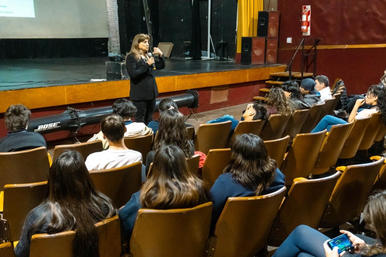 TALLER SOBRE PREVENCION DE ADICCIONES 