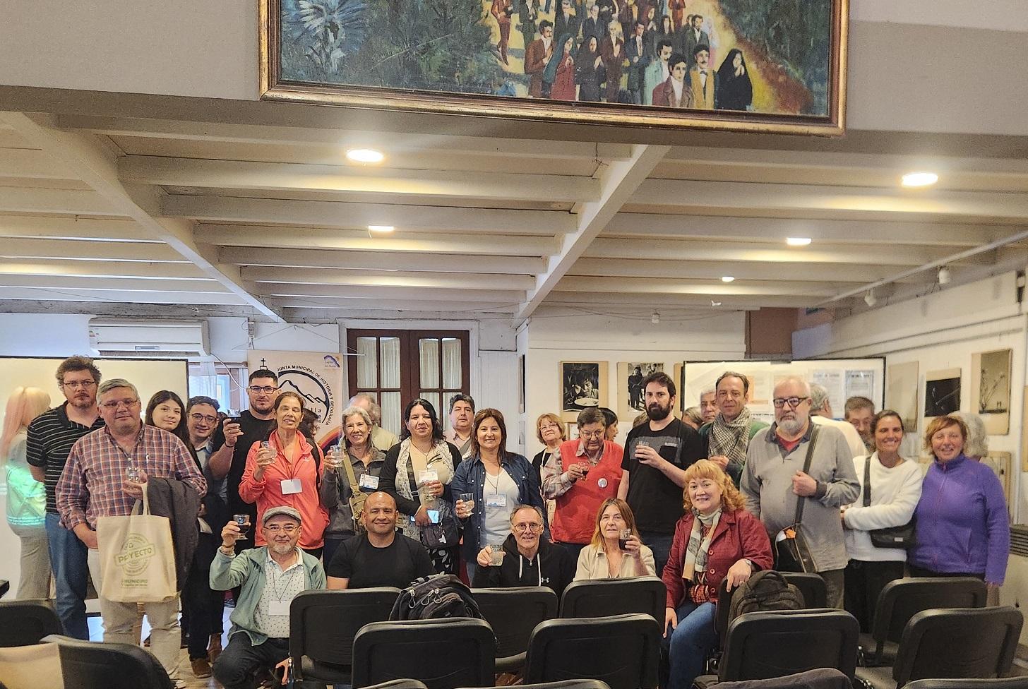 Organizadores, expositores y pblico en general, en la foto final.