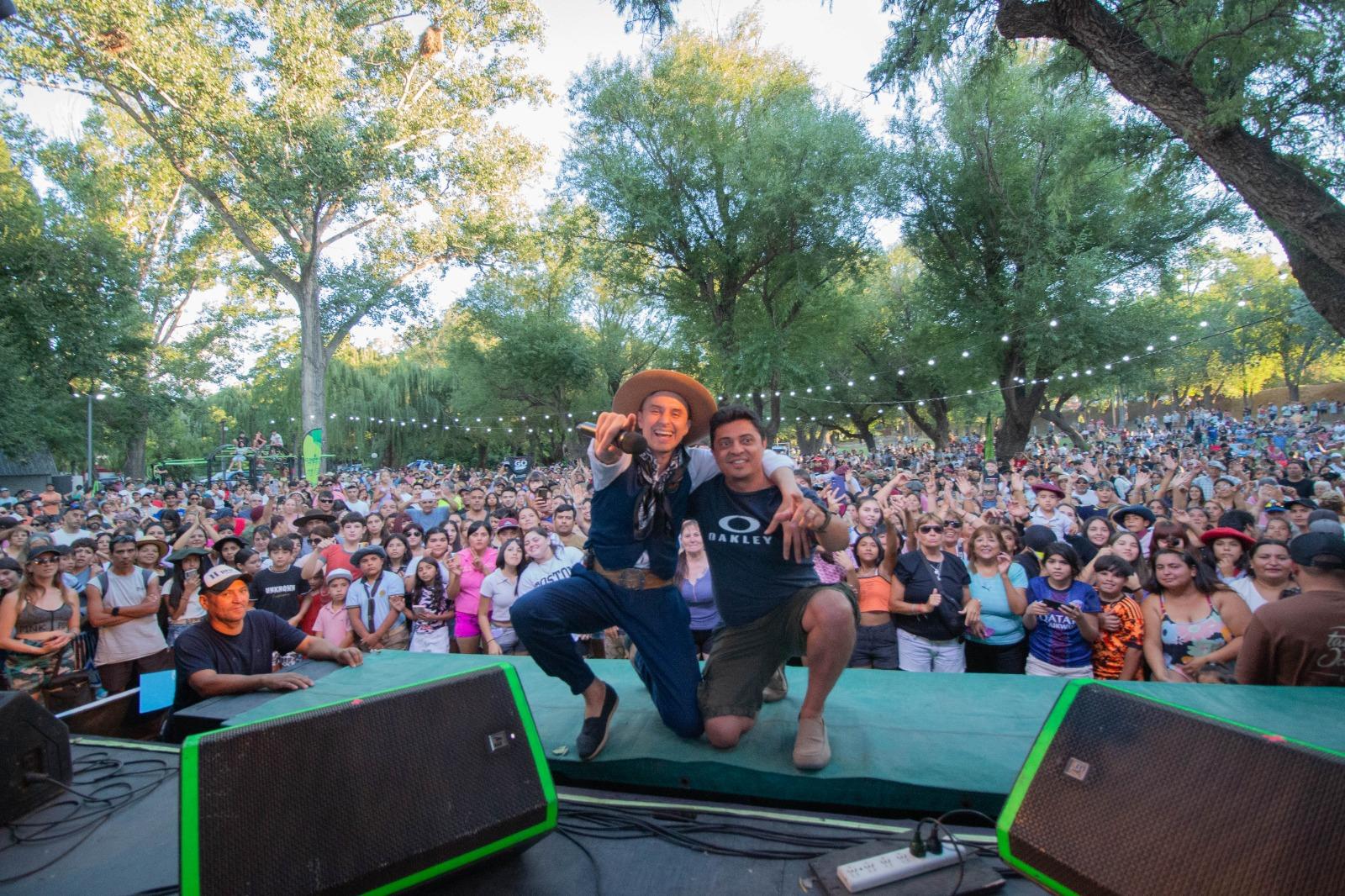 Capilla de fiesta con una incre�ble presentaci�n de Paquito Oca�o